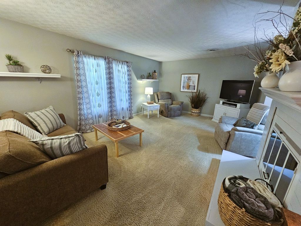 Image 24 of property listing at 100 Cherry Drive, Mt Vernon, IL 62864
