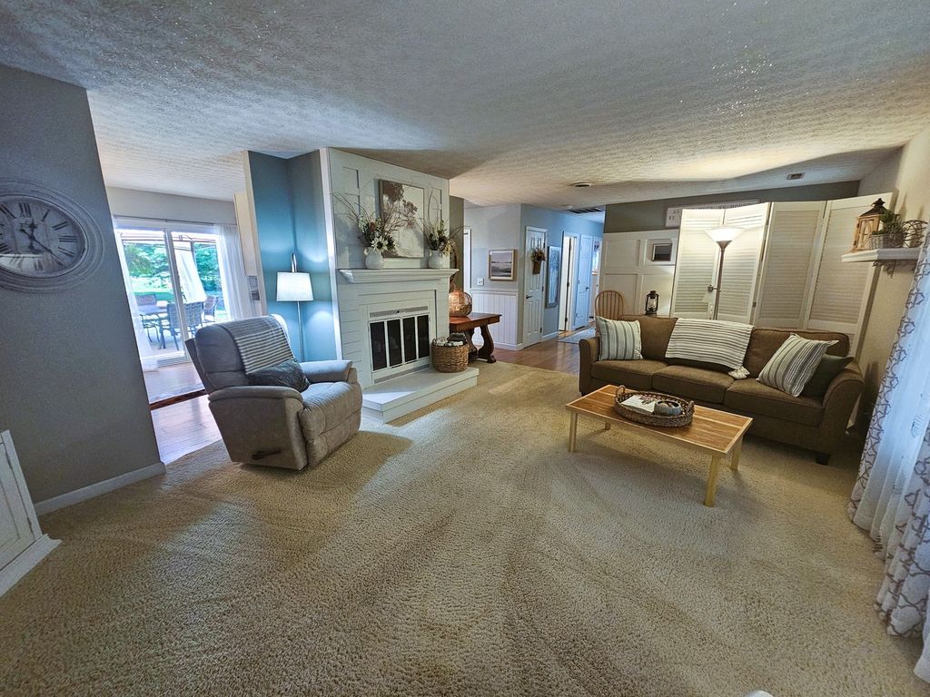 Image 25 of property listing at 100 Cherry Drive, Mt Vernon, IL 62864