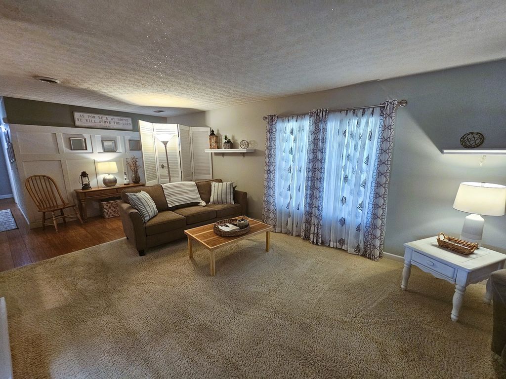 Image 26 of property listing at 100 Cherry Drive, Mt Vernon, IL 62864