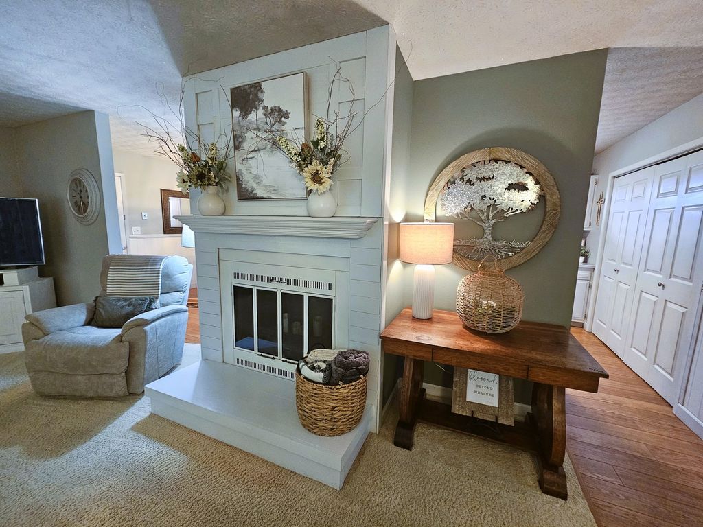 Image 27 of property listing at 100 Cherry Drive, Mt Vernon, IL 62864