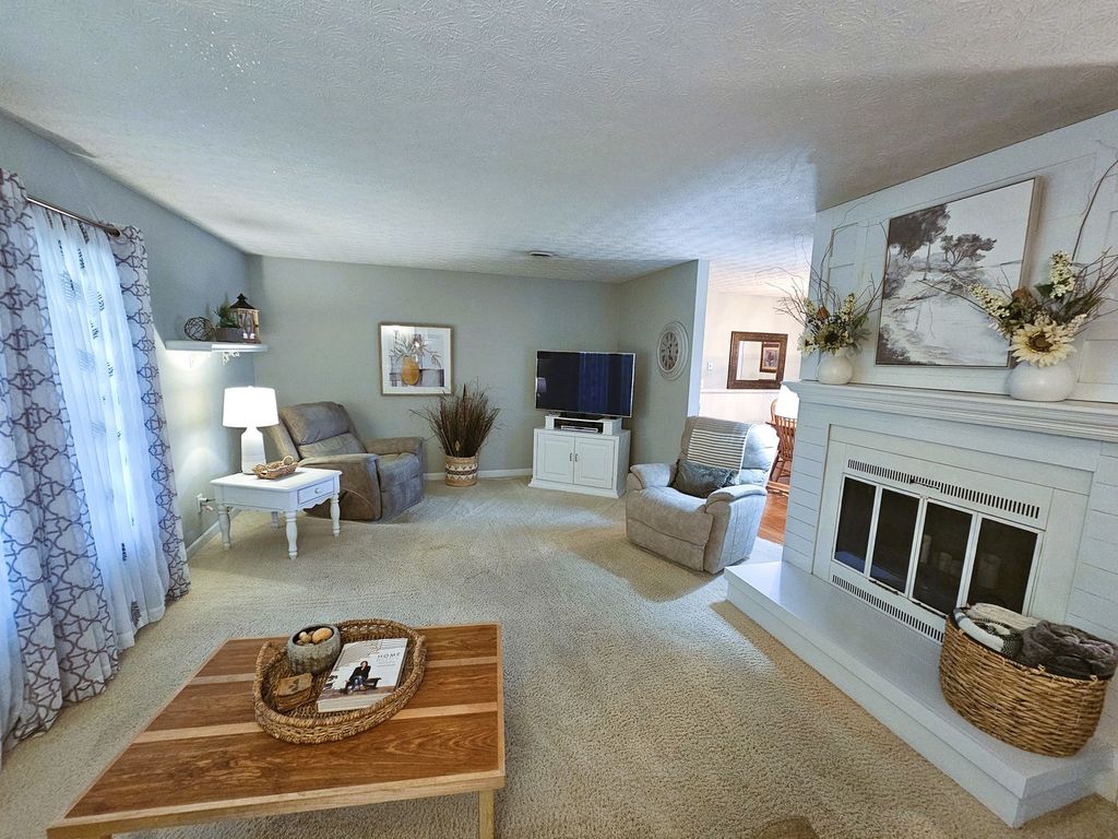 Image 28 of property listing at 100 Cherry Drive, Mt Vernon, IL 62864