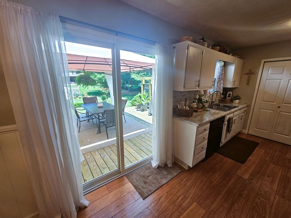 Image 34 of property listing at 100 Cherry Drive, Mt Vernon, IL 62864