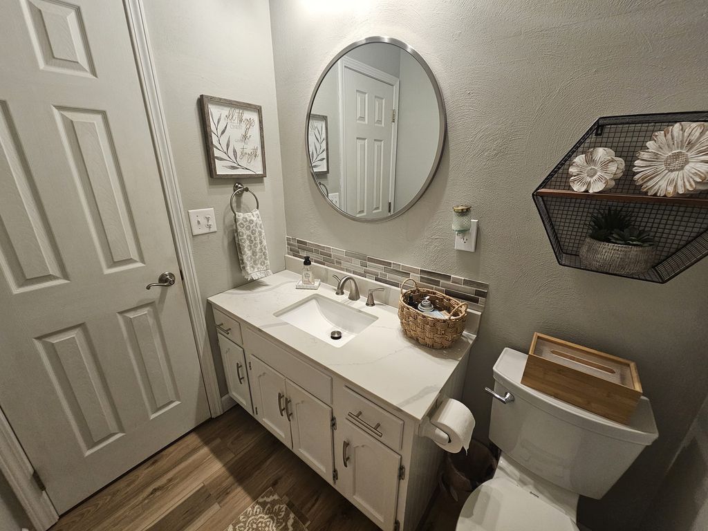 Image 38 of property listing at 100 Cherry Drive, Mt Vernon, IL 62864