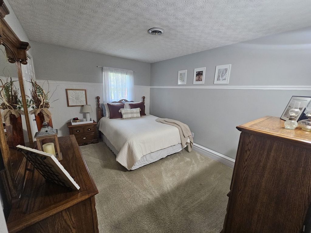 Image 39 of property listing at 100 Cherry Drive, Mt Vernon, IL 62864