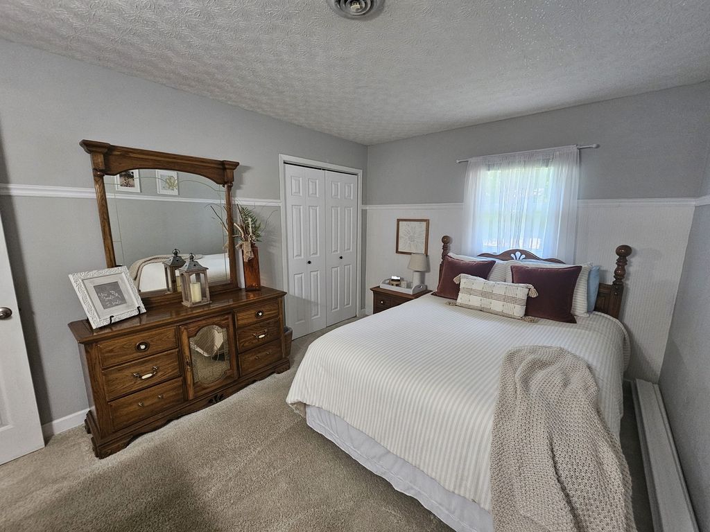 Image 40 of property listing at 100 Cherry Drive, Mt Vernon, IL 62864