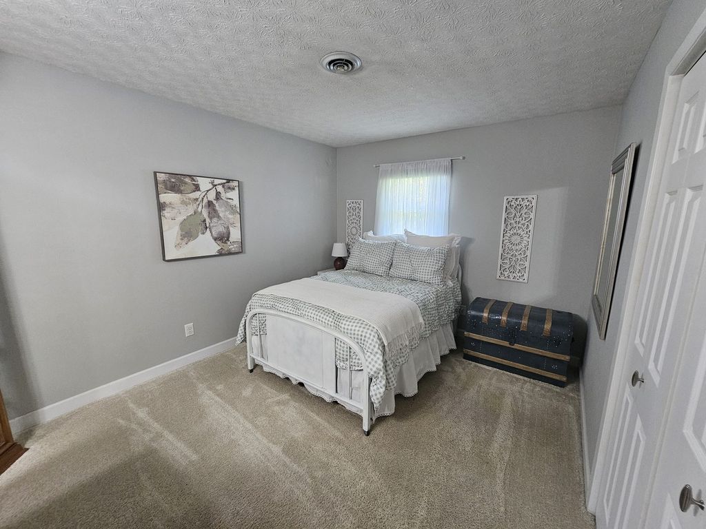 Image 41 of property listing at 100 Cherry Drive, Mt Vernon, IL 62864