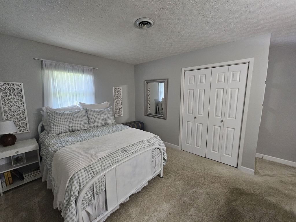 Image 42 of property listing at 100 Cherry Drive, Mt Vernon, IL 62864