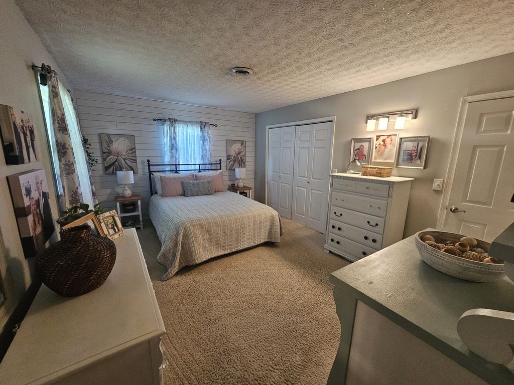 Image 44 of property listing at 100 Cherry Drive, Mt Vernon, IL 62864