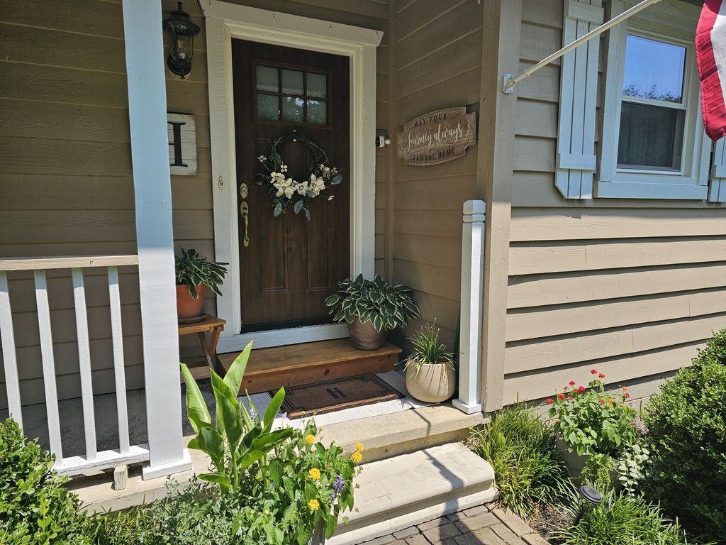 Image 7 of property listing at 100 Cherry Drive, Mt Vernon, IL 62864