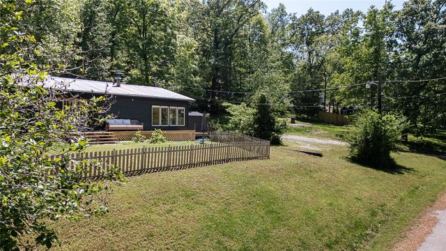 18952 Shoreline Way, Fayetteville, AR 72703