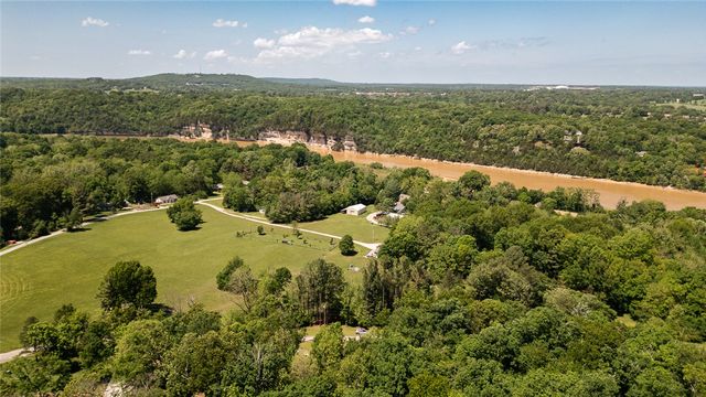 18952 Shoreline Way, Fayetteville, AR 72703