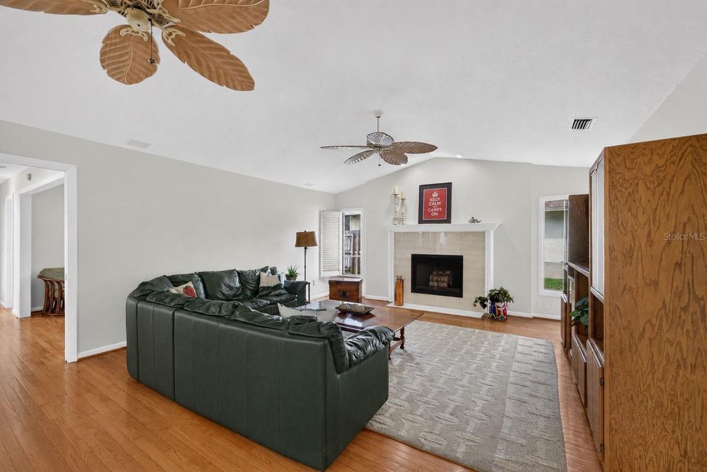 Image 15 of property listing at 14015 SHADY SHORES DRIVE, Tampa, FL 33613