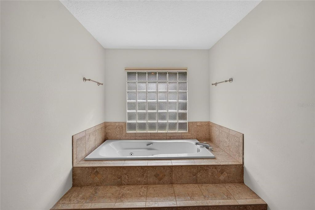 Image 23 of property listing at 14015 SHADY SHORES DRIVE, Tampa, FL 33613