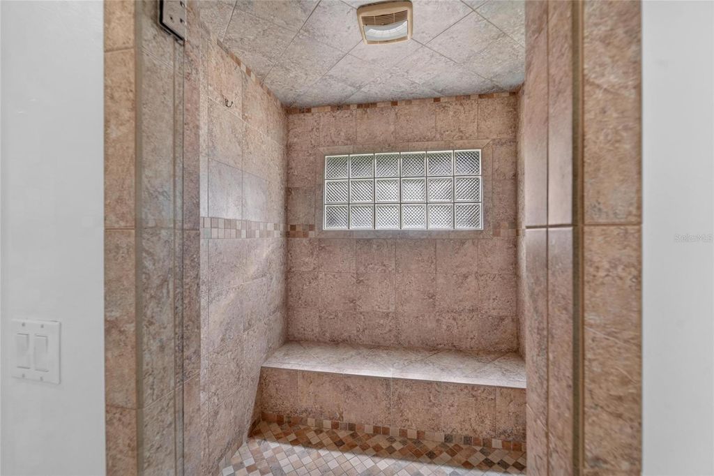 Image 24 of property listing at 14015 SHADY SHORES DRIVE, Tampa, FL 33613