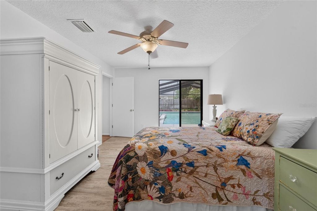 Image 25 of property listing at 14015 SHADY SHORES DRIVE, Tampa, FL 33613