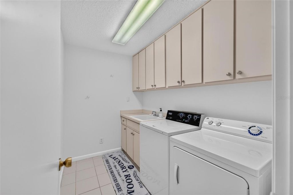 Image 32 of property listing at 14015 SHADY SHORES DRIVE, Tampa, FL 33613