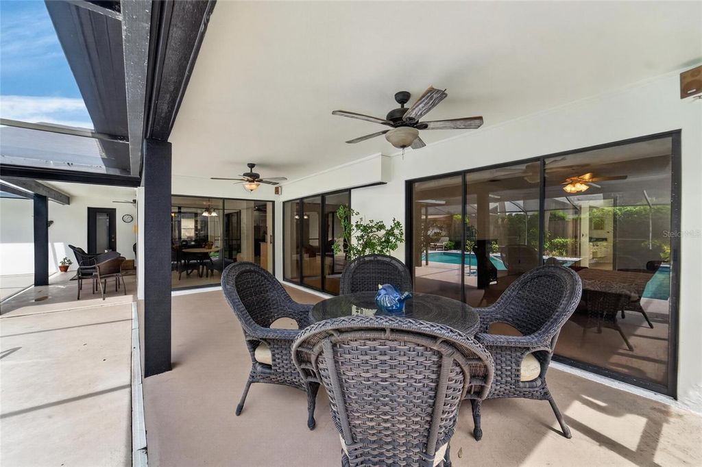 Image 38 of property listing at 14015 SHADY SHORES DRIVE, Tampa, FL 33613
