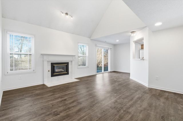 417 N VILLAGE CIR, Columbia, MO 65203