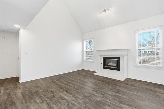 417 N VILLAGE CIR, Columbia, MO 65203