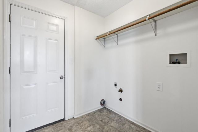 417 N VILLAGE CIR, Columbia, MO 65203