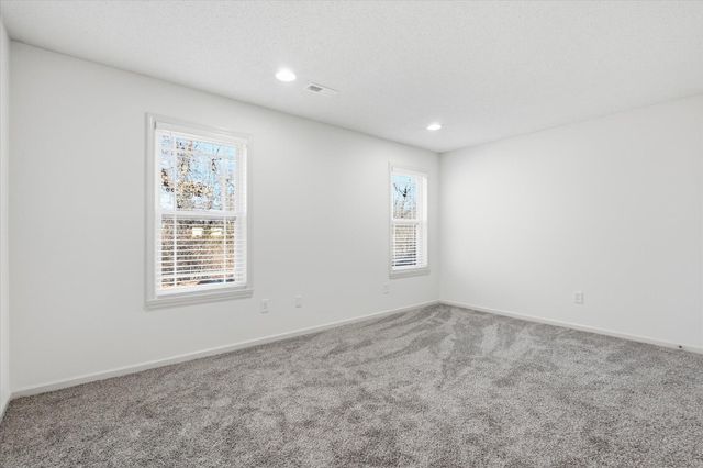 417 N VILLAGE CIR, Columbia, MO 65203