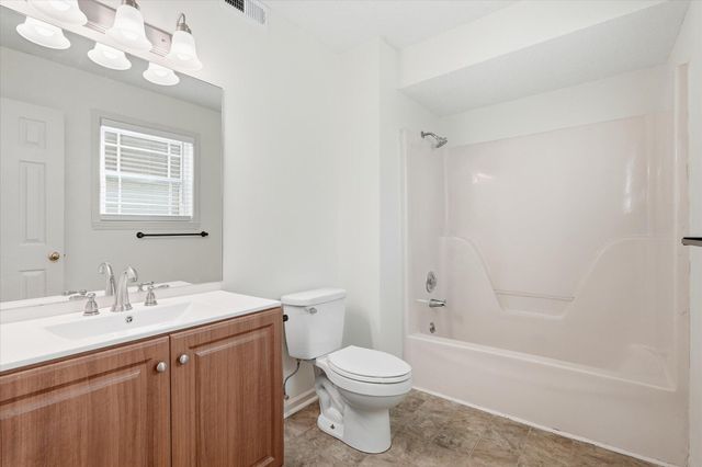 417 N VILLAGE CIR, Columbia, MO 65203