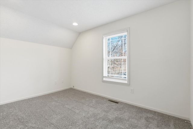 417 N VILLAGE CIR, Columbia, MO 65203