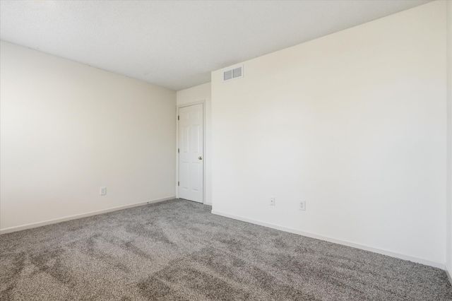 417 N VILLAGE CIR, Columbia, MO 65203