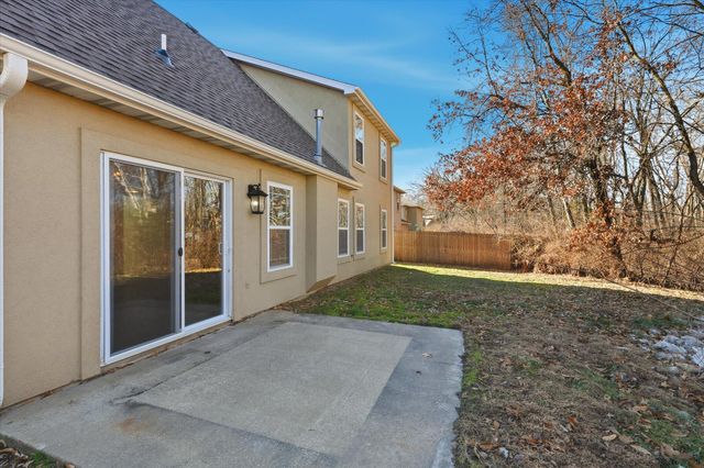 417 N VILLAGE CIR, Columbia, MO 65203