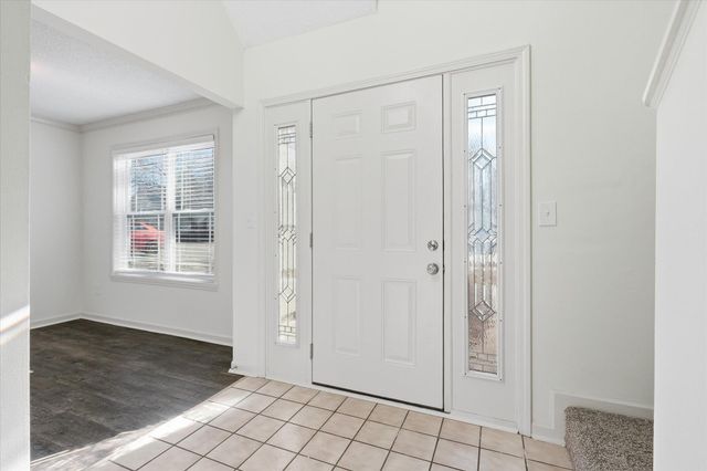 417 N VILLAGE CIR, Columbia, MO 65203