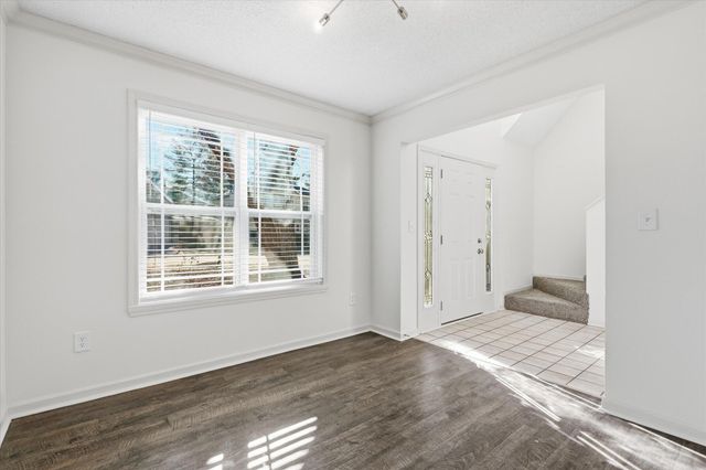 417 N VILLAGE CIR, Columbia, MO 65203