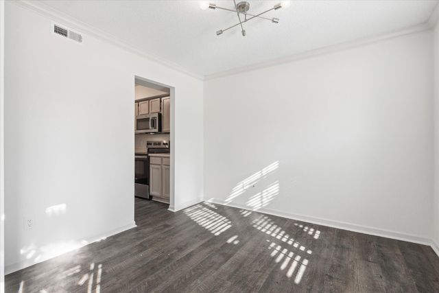 417 N VILLAGE CIR, Columbia, MO 65203