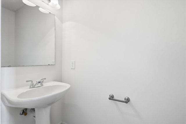 417 N VILLAGE CIR, Columbia, MO 65203