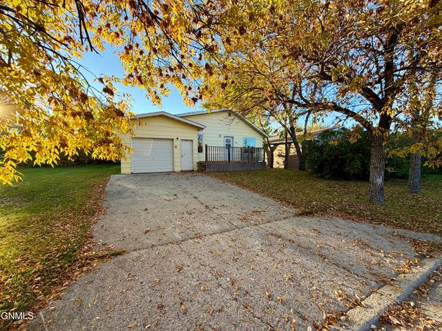 405 Robin Street, Columbus, ND 58727 property photo