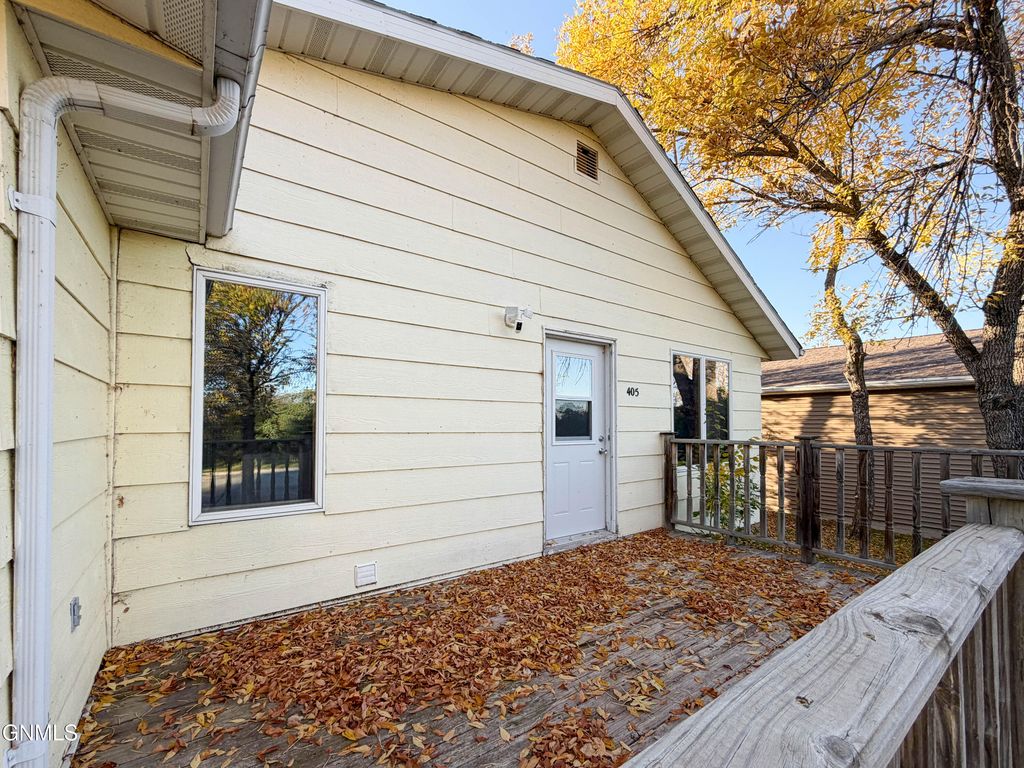 405 Robin Street, Columbus, ND 58727 photo 2