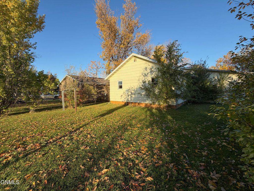 405 Robin Street, Columbus, ND 58727 photo 5
