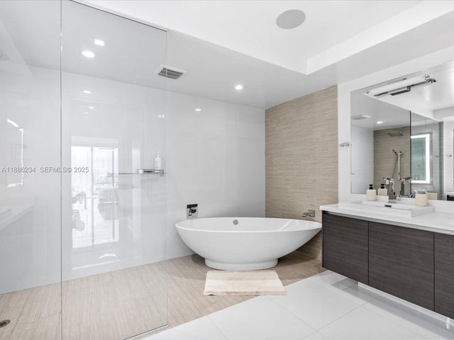 300 Sunny Isles Boulevard 41601, Sunny Isles Beach, FL 33160