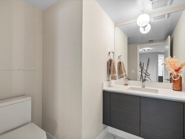 300 Sunny Isles Boulevard 41601, Sunny Isles Beach, FL 33160