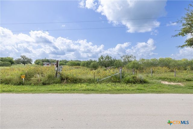 3837 Callihan Road, Luling, TX 78648
