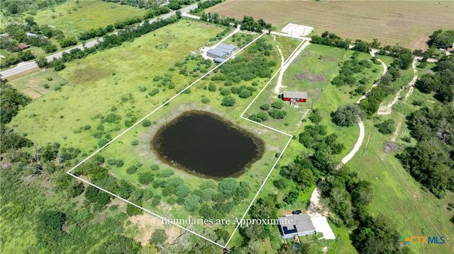 3837 Callihan Road, Luling, TX 78648