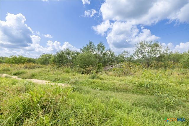 3837 Callihan Road, Luling, TX 78648