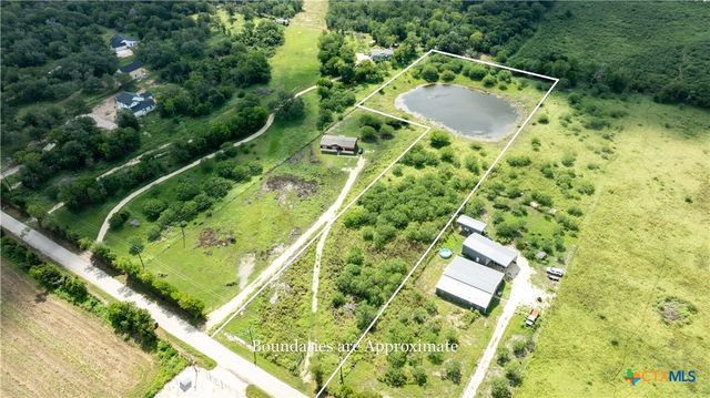 3837 Callihan Road, Luling, TX 78648