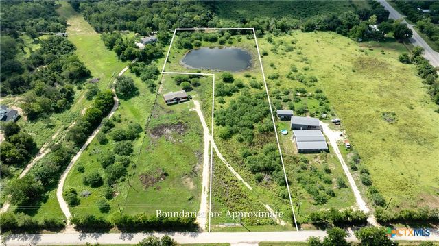 3837 Callihan Road, Luling, TX 78648