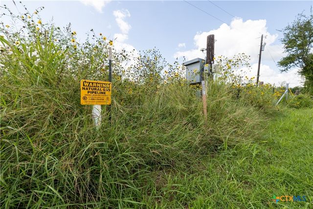 3837 Callihan Road, Luling, TX 78648