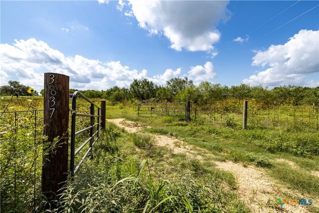 3837 Callihan Road, Luling, TX 78648