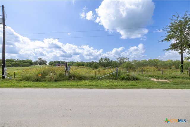 3837 Callihan Road, Luling, TX 78648