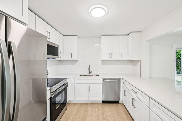 3182 HATTON STREET, Sarasota, FL 34237