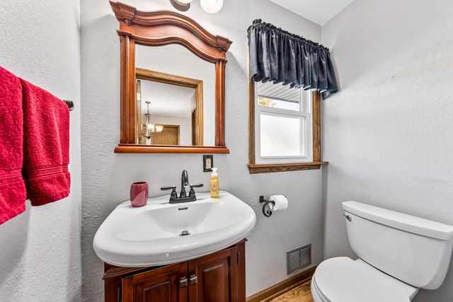 14530 Lindsay DRIVE, Brookfield, WI 53005