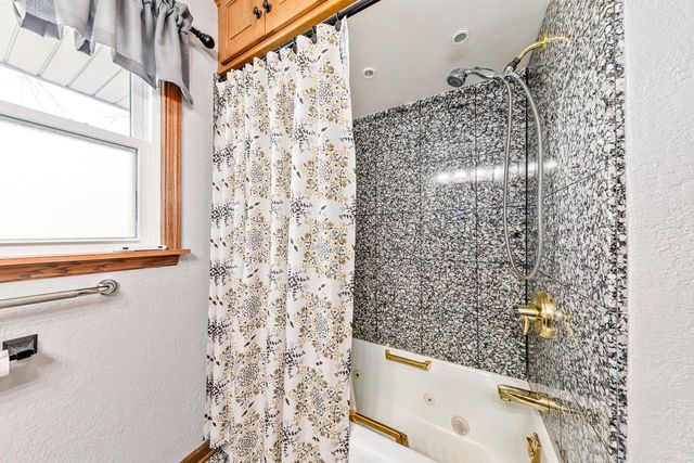 14530 Lindsay DRIVE, Brookfield, WI 53005