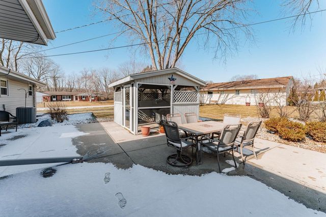 14530 Lindsay DRIVE, Brookfield, WI 53005